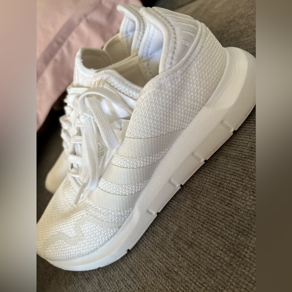 Women’s Adidas Sneakers-Size 8